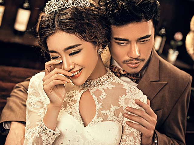 Chồng giàu lên nhờ những lần ngủ với sếp