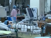 Tin tức - Chồng lao thẳng ô tô vào vợ khiến vợ nguy kịch