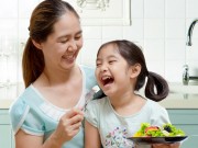 Làm mẹ - Làm sao cho trẻ ăn phô mai đúng cách?