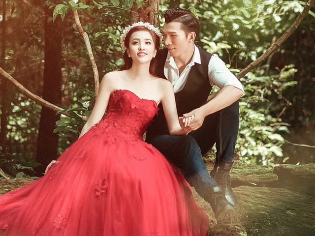Siêu mẫu Ngọc Tình chụp ảnh cưới trong rừng sâu