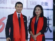 Làng sao - Triệu Vy Huỳnh Hiểu Minh tươi rói về thăm trường cũ