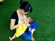 Bà bầu - Hai tháng kích sữa, mẹ dư hàng trăm bịch sữa đem tặng