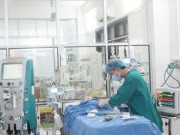Tin tức - Hồi sức lưu động cứu sống bé gái sốc thuốc nặng