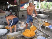 Tin tức - Kinh hãi lò sản xuất chà bông đầy ruồi và hóa chất