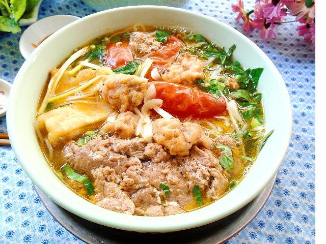 Ngon miệng với bún riêu cua chả hải sản