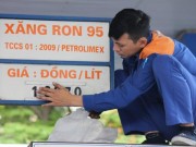 Mua sắm - Giá cả - “Ai” làm cho giá xăng dầu trong nước cao?