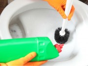 Nhà đẹp - 4 cách đơn giản khử sạch mùi hôi bồn cầu