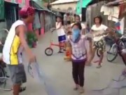 Clip Eva - Không nhịn được cười với bé gái chơi trò nhảy dây