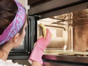 Clip Eva - 45 giây lau sạch dầu mỡ bám dính trong lò vi sóng