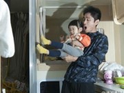 Làm mẹ - Bố đại gia bán nhà đưa con gái 2 tuổi đi vòng quanh thế giới