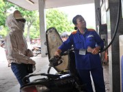 Mua sắm - Giá cả - Có thêm "cớ" để xăng giảm giá ngày 3.11