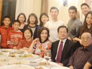Làng sao - Chồng Lưu Hiểu Khánh hiếm hoi xuất hiện bên vợ