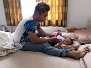 Làng sao - Phan Hiển "đảm đang" khi vắng Khánh Thi