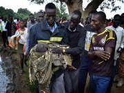 Tin tức - Khoảnh khắc cứu sống bé trai vụ rơi máy bay Nga sản xuất