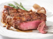 Bếp Eva - Mẹo để thịt bò bít tết không bị dai