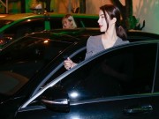 Làng sao - Diệp Lâm Anh tự lái xế sang đi sự kiện