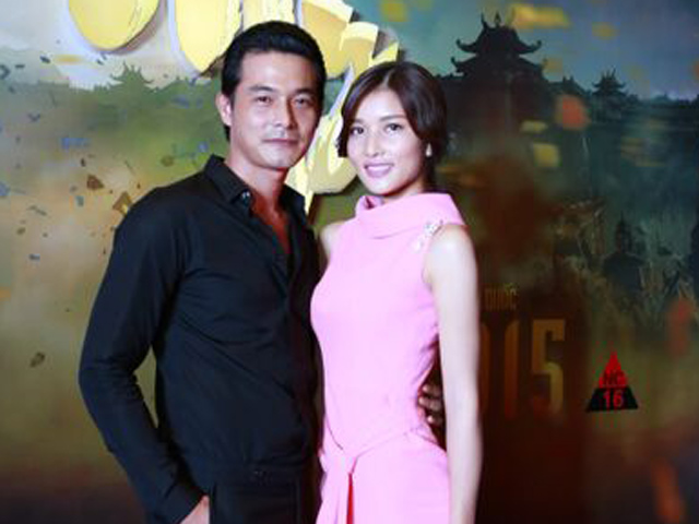 Quách Ngọc Ngoan tình tứ bên Triệu Thi Hà