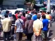 Tin tức - 'Cướp' cơm từ thiện ở Sài Gòn để... mang cho heo ăn!