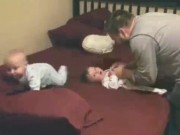 Clip Eva - Hài hước khi bố mẹ "đánh vật" với 2 bé sinh đôi