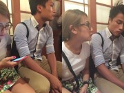 Làng sao - Lộ ảnh Mạc Hồng Quân nắm tay cô gái lạ đi ăn tối