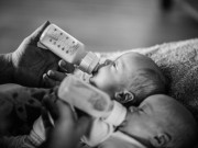 Làm mẹ - Ảnh: ‘Ai bảo con bú sữa công thức là không hạnh phúc?’