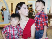 Làng sao - Á hậu Thiên Lý lần đầu khoe 2 quý tử kháu khỉnh