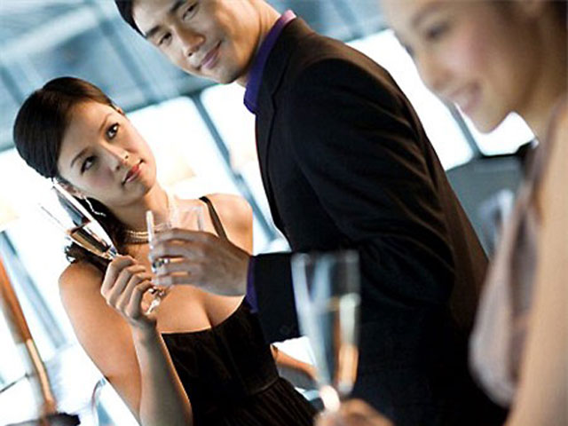 Đi tìm lý do đàn ông thích vòng 1 của phụ nữ