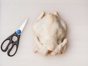 Bếp Eva - Cách lọc gà bằng kéo siêu đơn giản