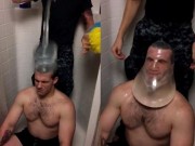 Tin tức - Giới trẻ ‘phát sốt’ với trào lưu đội bao cao su trên đầu