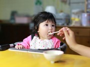 Làm mẹ - Cẩm nang “vàng” cho bé ăn dặm đúng cách
