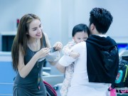 Làng sao - Vợ chồng HH Diễm Hương đưa con trai cùng đi trăng mật