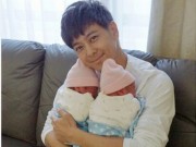 Làng sao - Lâm Chí Dĩnh bất ngờ khoe ảnh 2 con trai mới chào đời