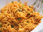 Làm mẹ - ‘Ngã ngửa’ chất độc từ mỳ tôm – món ‘tủ’ của trẻ nhỏ