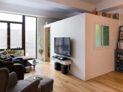 Nhà đẹp - Treo xu Ngũ đế hóa giải phòng tắm "nép mình" trong phòng ngủ