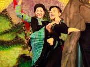 Làng sao - Nguyên Khang bế bổng cô gái người Mông ở Sapa