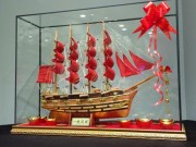 Nhà đẹp - Bày thuyền buồm chở vàng bạc vào nhà