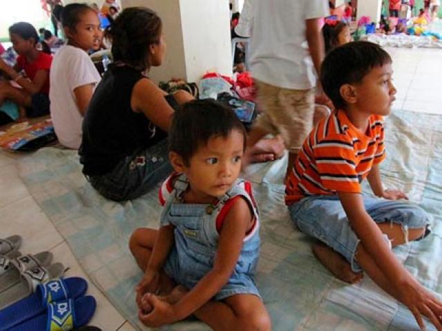 Người dân Philippines gồng mình đối phó với siêu bão Melor