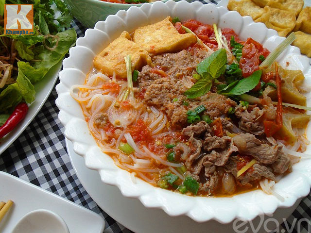 Bữa sáng ngon miệng với bún riêu bò