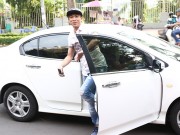 Xem & Đọc - Hồ Việt Trung đi xế sang đến họp fan