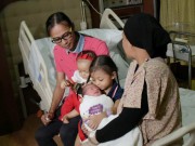 Bà bầu - Chuyện lạ: Mẹ Singapore sinh 2 con cách nhau 10 tháng
