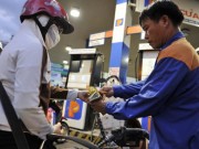 Mua sắm - Giá cả - Giá dầu sắp hạ “khủng”, giá xăng trong nước vẫn giảm “nhỏ giọt”?
