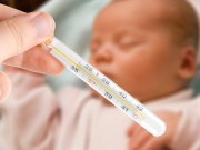 Làm mẹ - Những lưu ý đặc biệt khi chăm sóc trẻ bị sốt