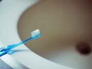 Nhà đẹp - 7 lỗi vệ sinh nhà tắm khiến gia đình rước bệnh vào người