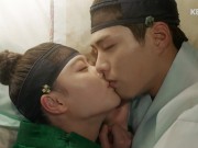 Xem & Đọc - Mây họa ánh trăng tập 13: Kim Yoo Jung trao người yêu nụ hôn từ biệt