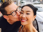 Làng sao - Đoan Trang "dụ" chồng Tây thưởng thức bún chả Hà Nội