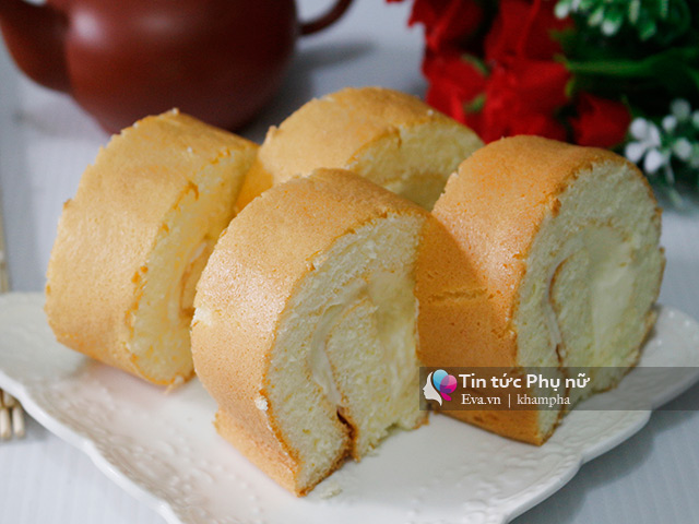 Bánh bông lan cuộn kem tươi thơm ngon