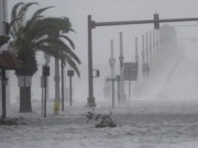 Tin tức - Nước Mỹ ngập chìm trong nước sau khi siêu bão "mặt quỷ" Matthew đổ bộ