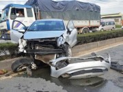 Tin tức - Gia đình 3 người gào khóc trong chiếc ô tô biến dạng