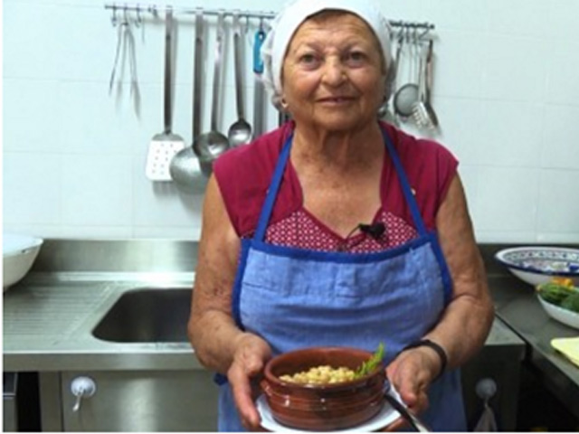 Bí mật trong thực đơn của ngôi làng có người dân sống thọ đến 100 tuổi