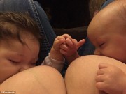 Bà bầu - Khoe ảnh ngực trần cho “con mình, con người khác” bú, mẹ nhận cái kết bất ngờ